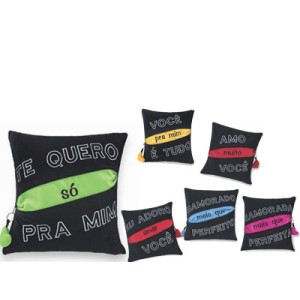 156 ALMOFADA COM ZIPER E FRASES VELBOA
