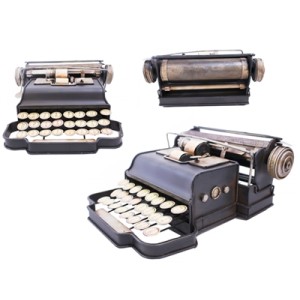 1604B-1832 MAQUINA DE ESCREVER 26X25X1CM