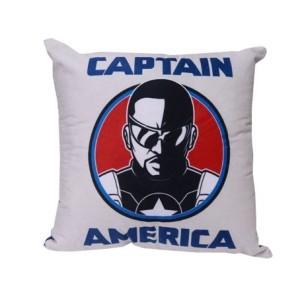 10065448 ALMOFADA FIBRA VELUDO 40X40CM CAPITAIN AMERICA NEW WORD ORDER